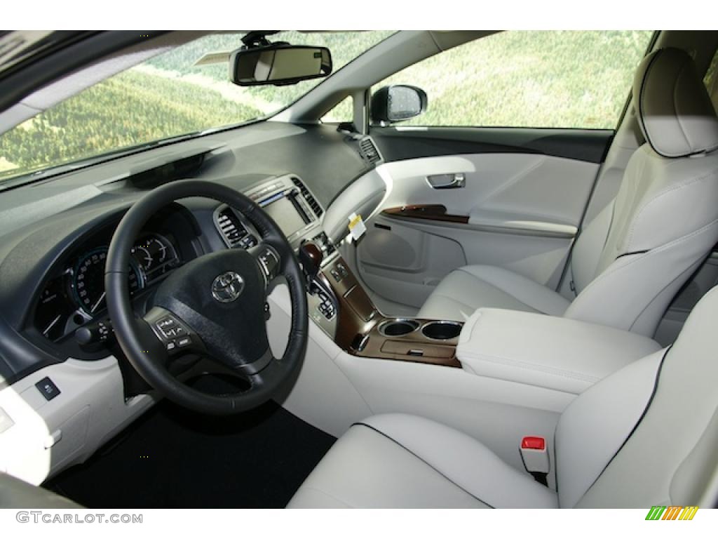 Light Gray Interior 2011 Toyota Venza V6 AWD Photo #46569571