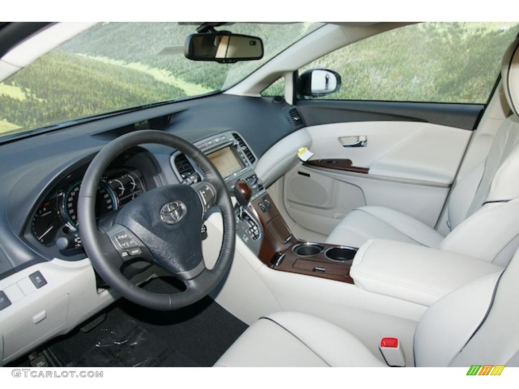 Light Gray Interior 2011 Toyota Venza V6 AWD Photo #46569784