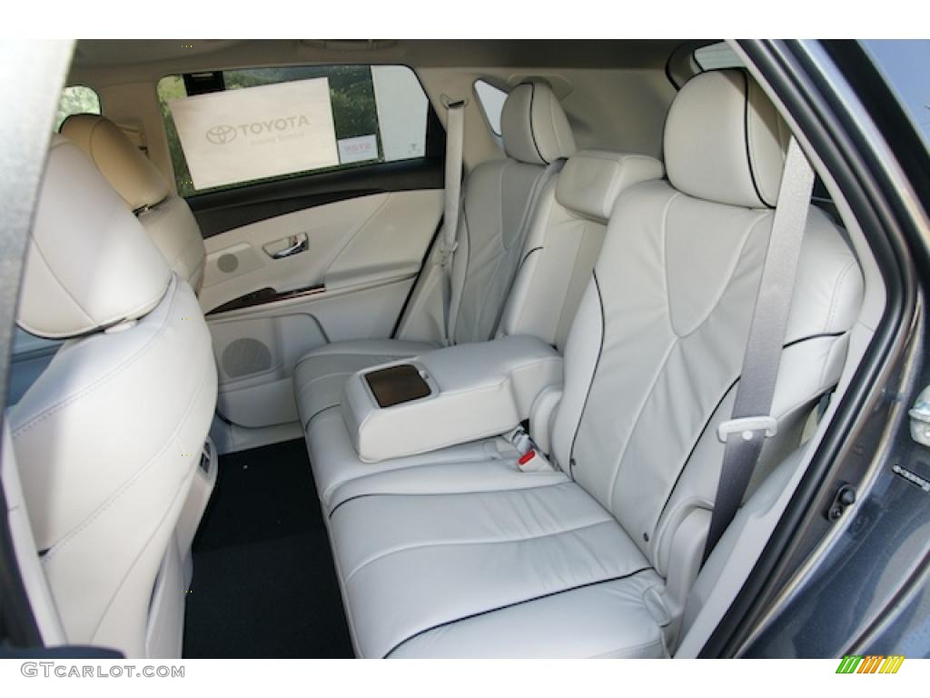 Light Gray Interior 2011 Toyota Venza V6 AWD Photo #46569838