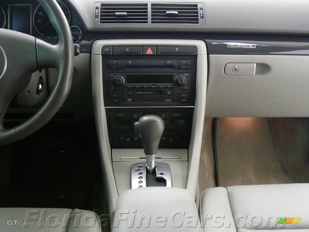 2004 A4 1.8T quattro Sedan - Light Silver Metallic / Grey photo #18