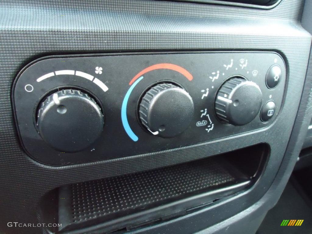 2002 Dodge Ram 1500 SLT Quad Cab Controls Photo #46571575