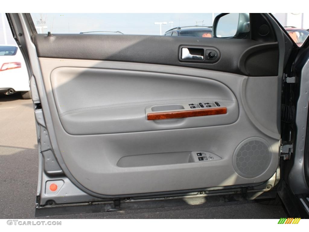 2002 Volkswagen Passat GLX Sedan Grey Door Panel Photo #46574459