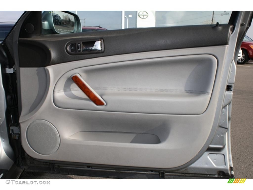2002 Volkswagen Passat GLX Sedan Grey Door Panel Photo #46574471