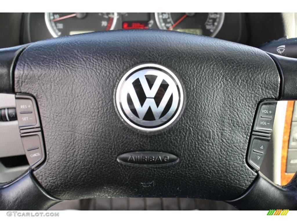 2002 Volkswagen Passat GLX Sedan Grey Steering Wheel Photo #46574486