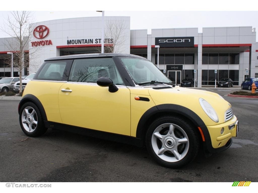 2002 Cooper Hardtop - Liquid Yellow / Panther Black photo #1