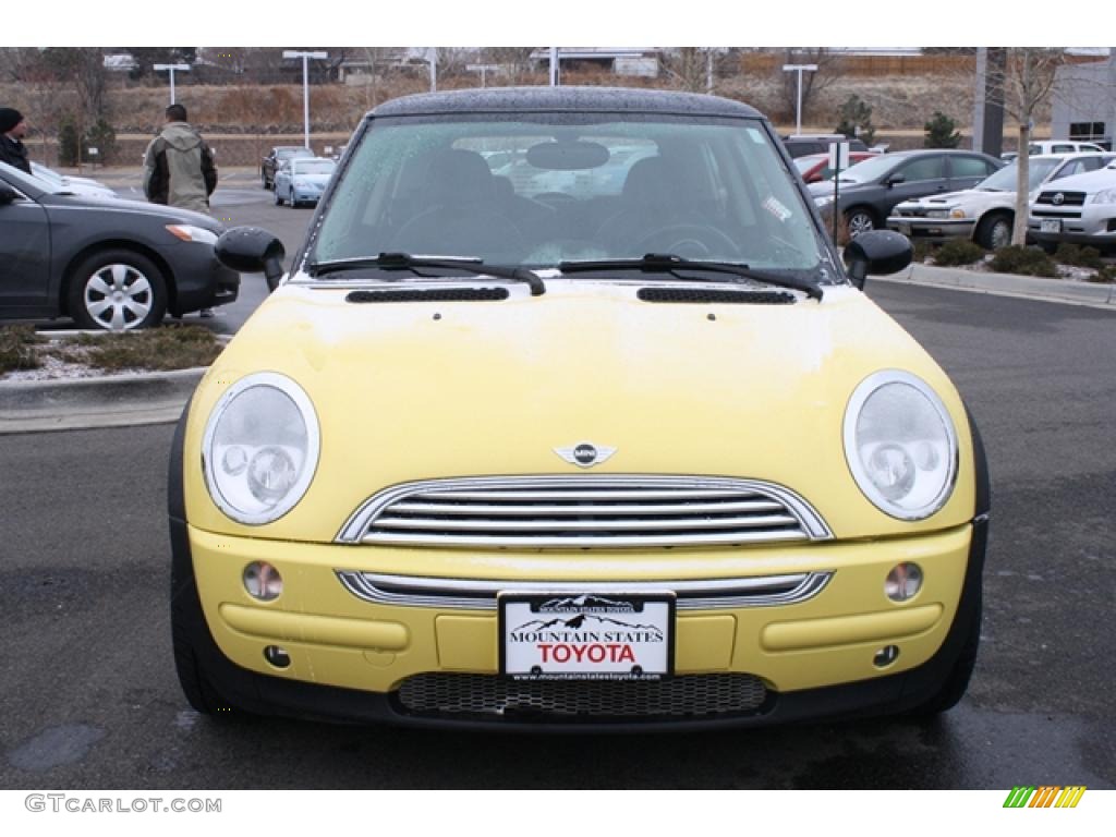 2002 Cooper Hardtop - Liquid Yellow / Panther Black photo #6