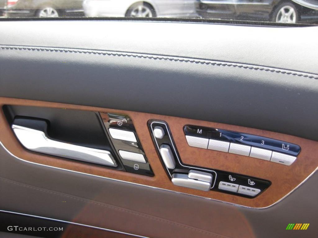2009 Mercedes-Benz CL 550 4Matic Controls Photo #46575101