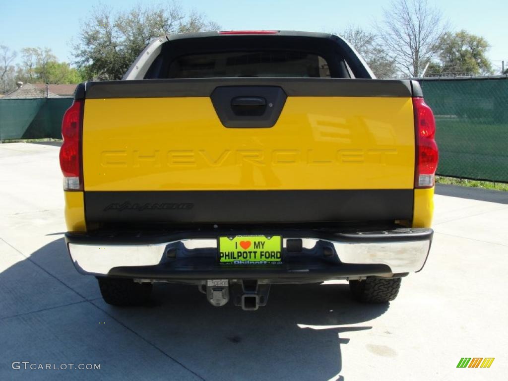 2003 Avalanche 1500 Z71 4x4 - Yellow / Dark Charcoal photo #4