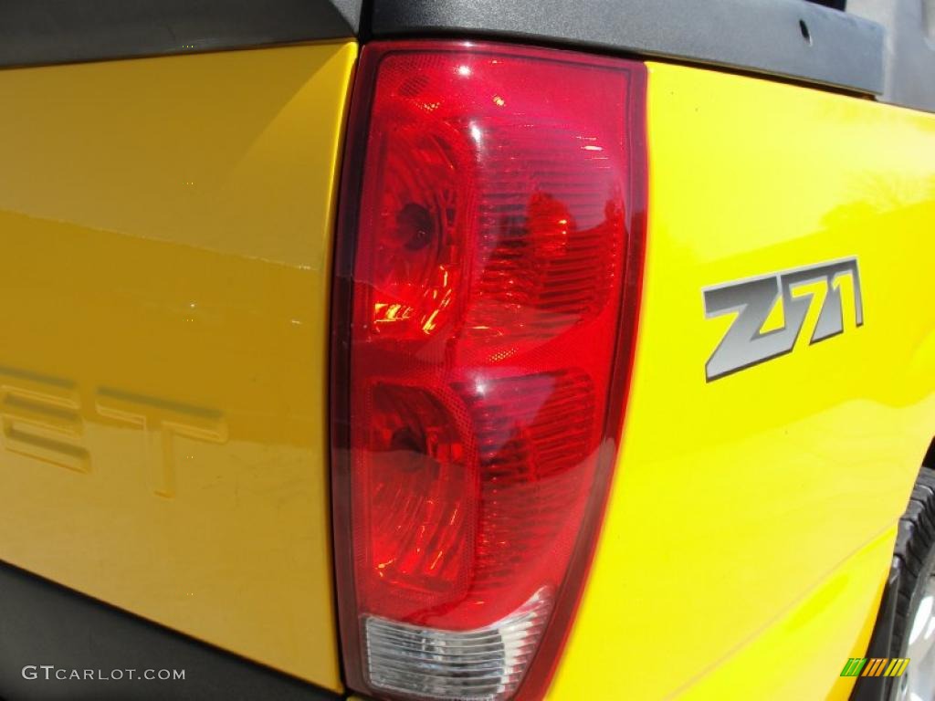 2003 Avalanche 1500 Z71 4x4 - Yellow / Dark Charcoal photo #22