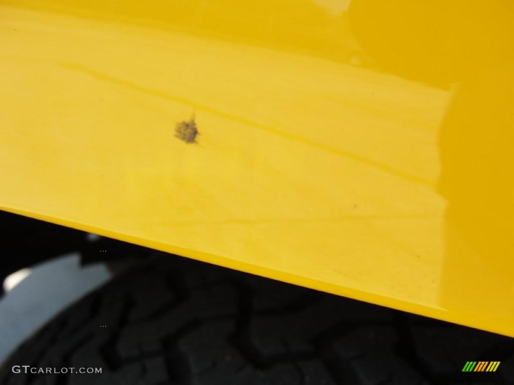 2003 Avalanche 1500 Z71 4x4 - Yellow / Dark Charcoal photo #27