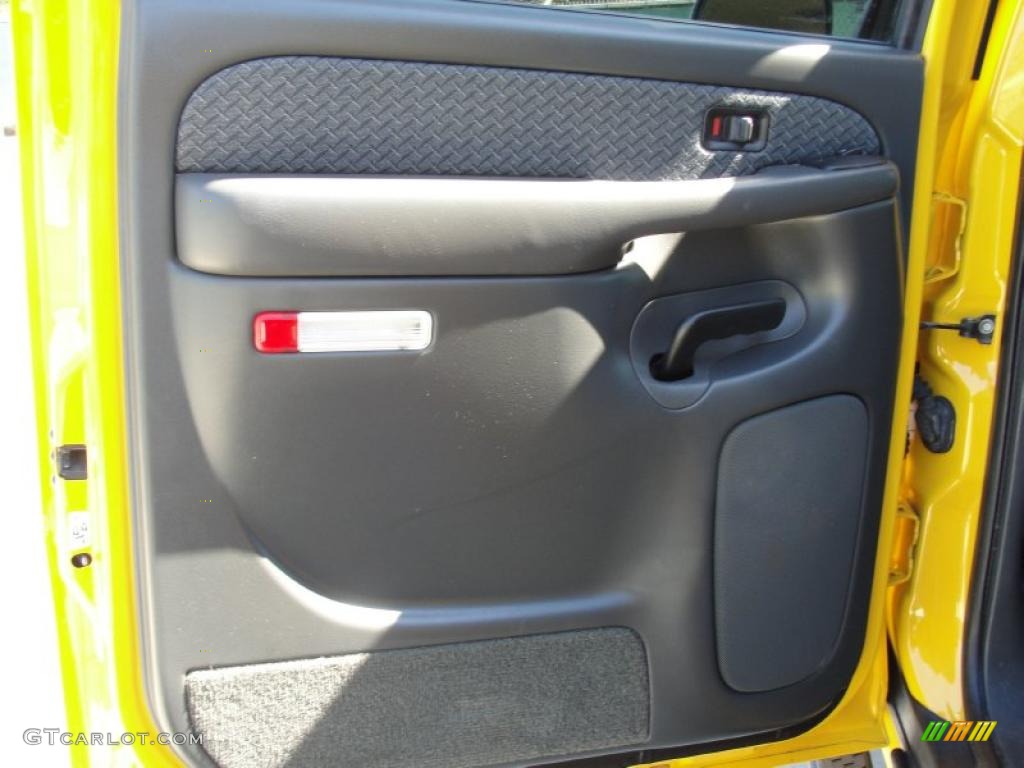 2003 Avalanche 1500 Z71 4x4 - Yellow / Dark Charcoal photo #34