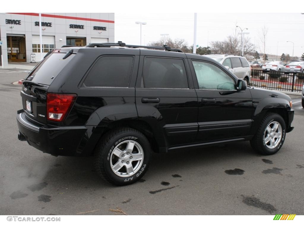 2005 Grand Cherokee Laredo 4x4 - Black / Medium Slate Gray photo #2