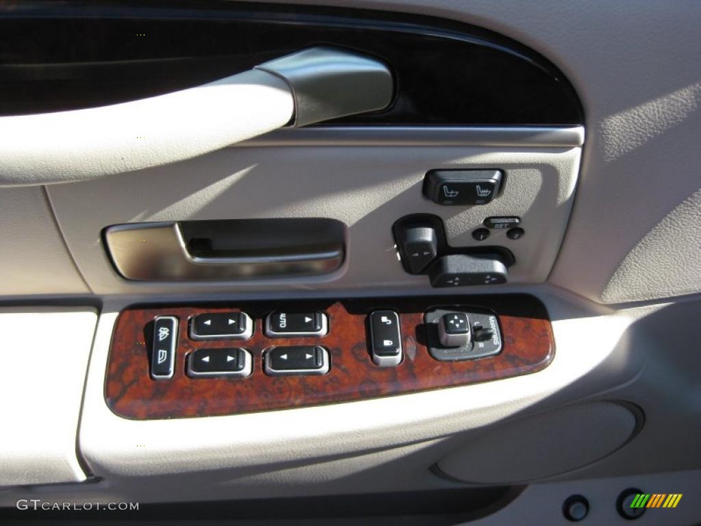 2007 Lincoln Town Car Signature Limited Controls Photo #46579418