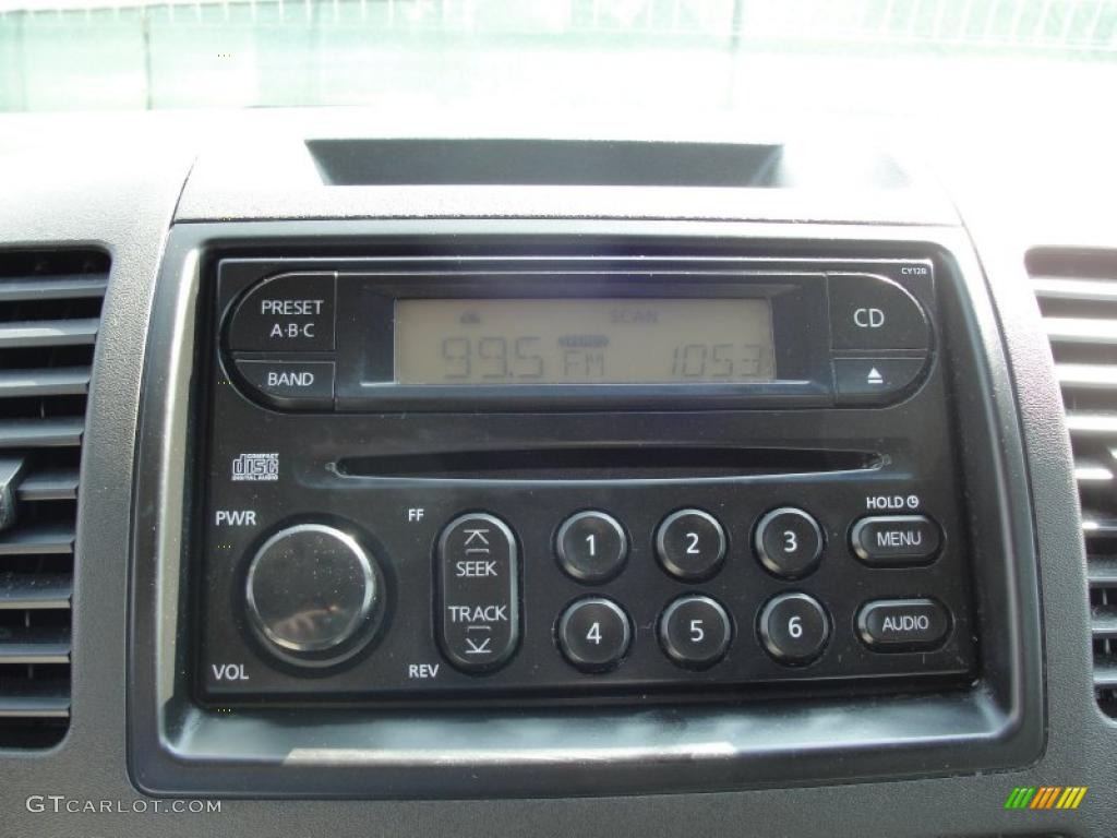 2005 Nissan Frontier SE King Cab Controls Photo #46579688