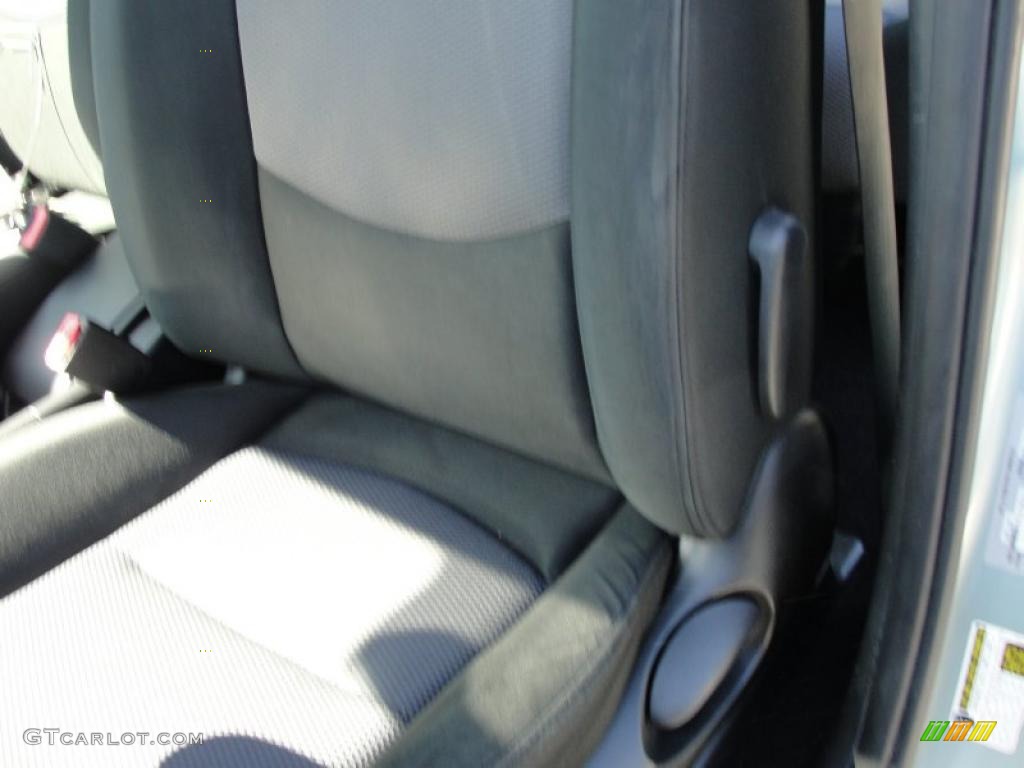 2006 MAZDA5 Sport - Stellar Silver Mica / Black photo #38