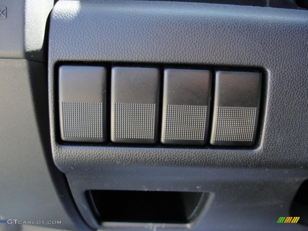 2006 MAZDA5 Sport - Stellar Silver Mica / Black photo #50