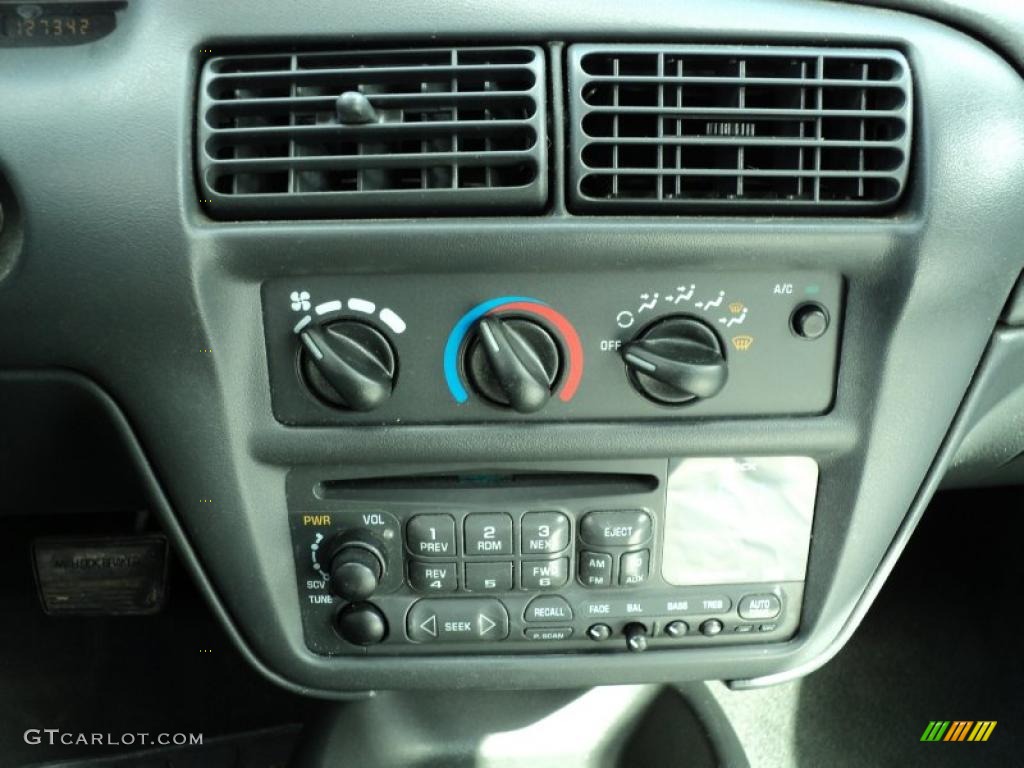 1999 Chevrolet Cavalier RS Coupe Controls Photo #46583889