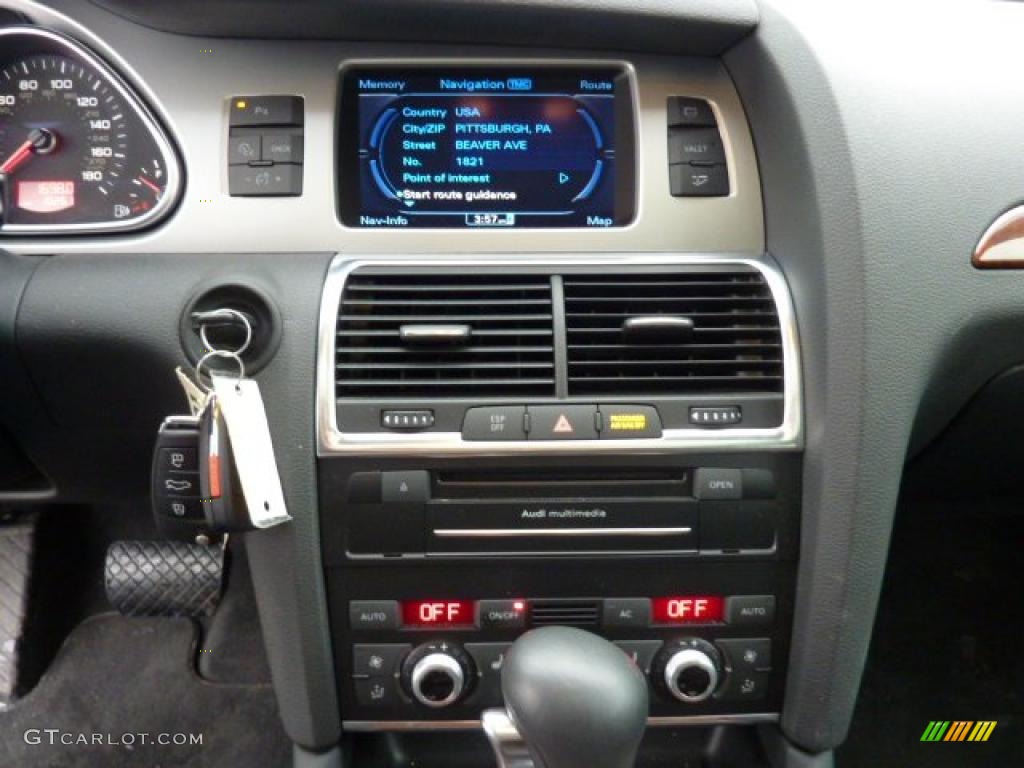 2010 Audi Q7 3.0 TDI quattro Controls Photo #46584351