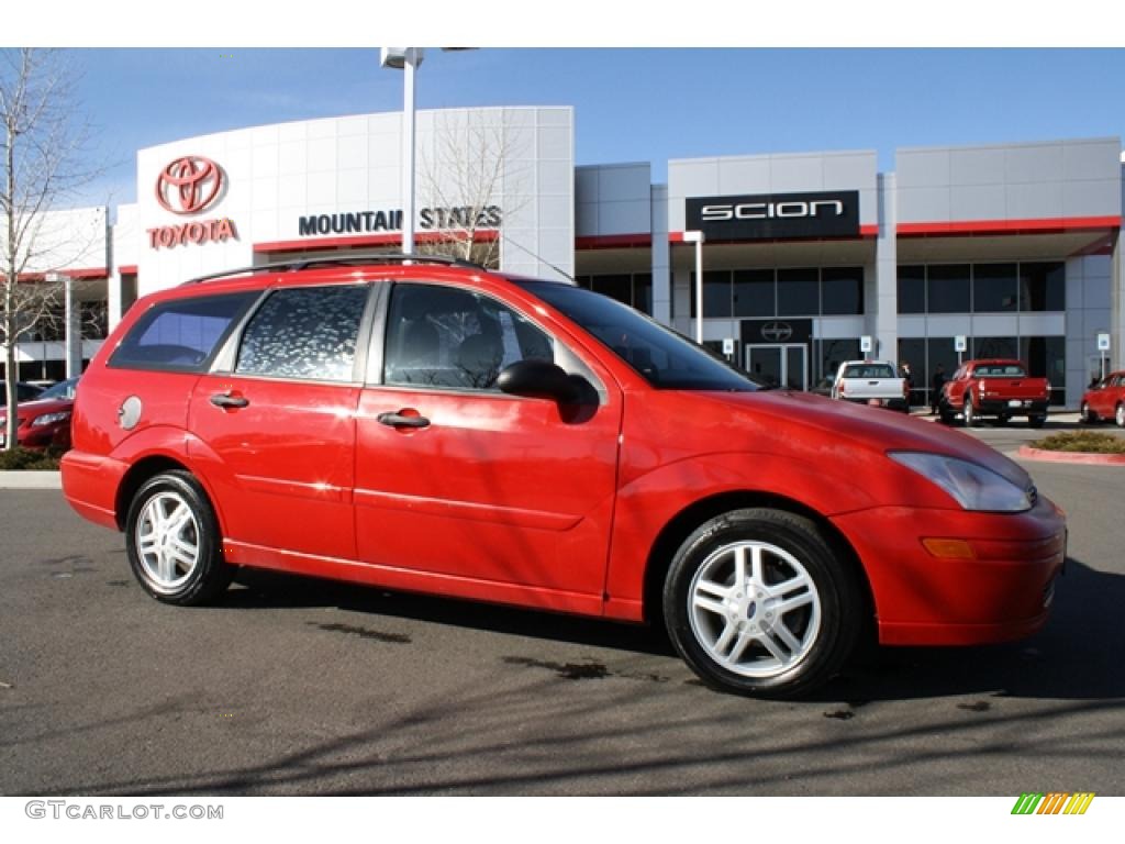 2000 Focus SE Wagon - Infra-Red / Medium Graphite photo #1