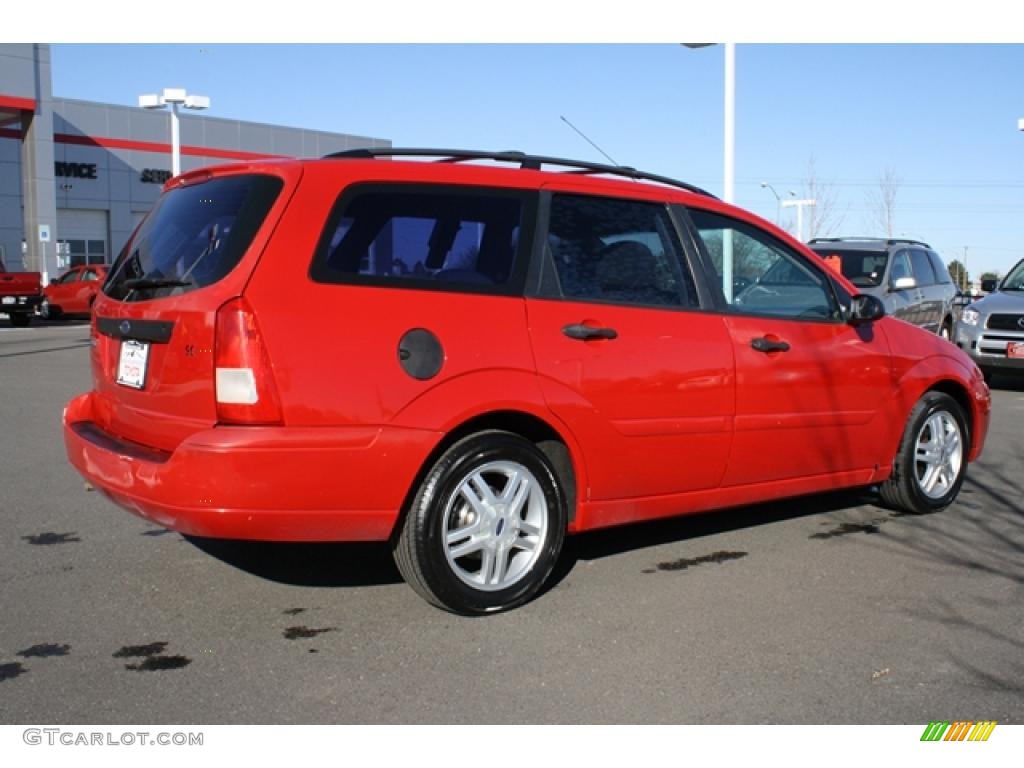 2000 Focus SE Wagon - Infra-Red / Medium Graphite photo #2