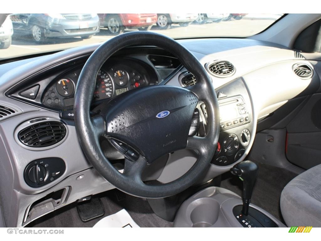 2000 Ford Focus SE Wagon Medium Graphite Dashboard Photo #46585617