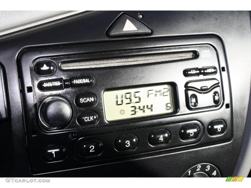 2000 Ford Focus SE Wagon Controls Photo #46585665