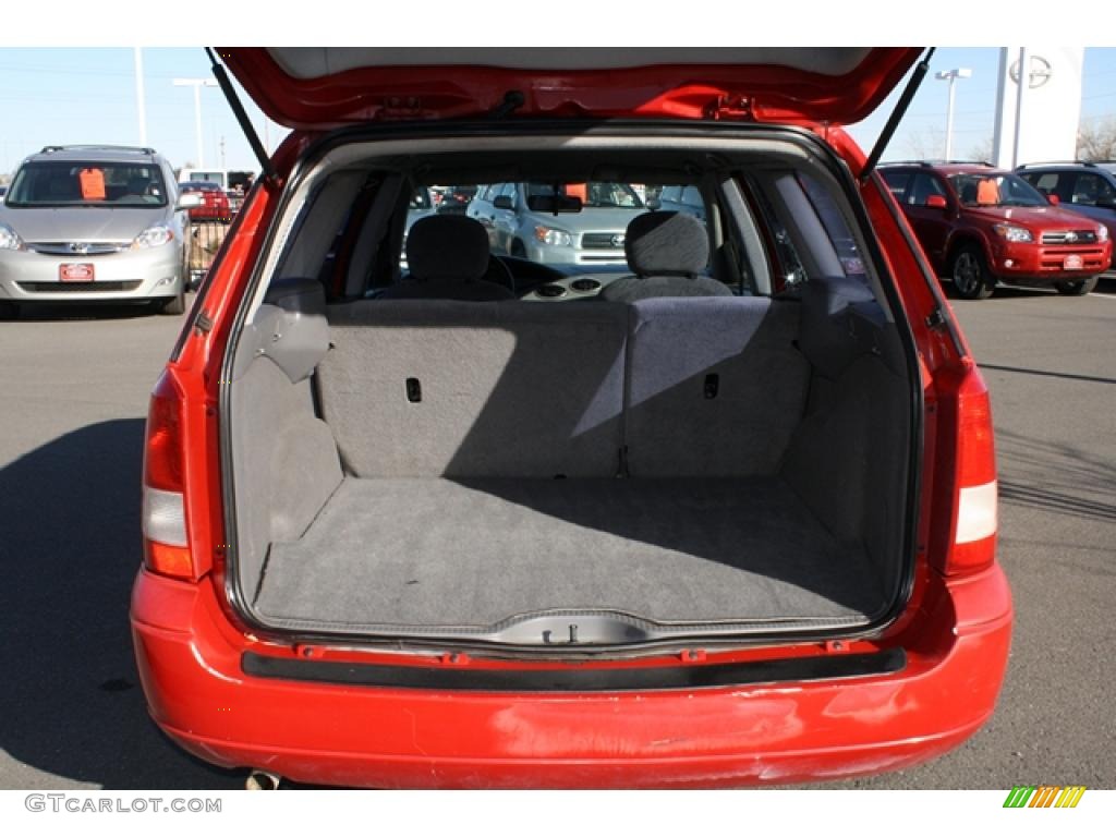 2000 Ford Focus SE Wagon Trunk Photo #46585734