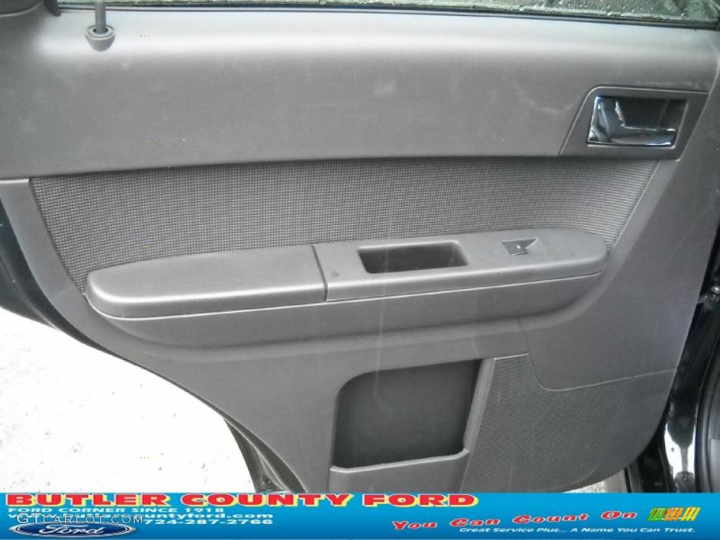 2011 Escape XLT Sport V6 4WD - Tuxedo Black Metallic / Charcoal Black photo #11