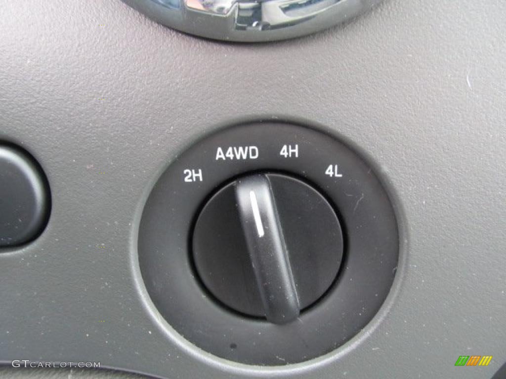 2005 Ford Expedition XLT 4x4 Controls Photo #46587606
