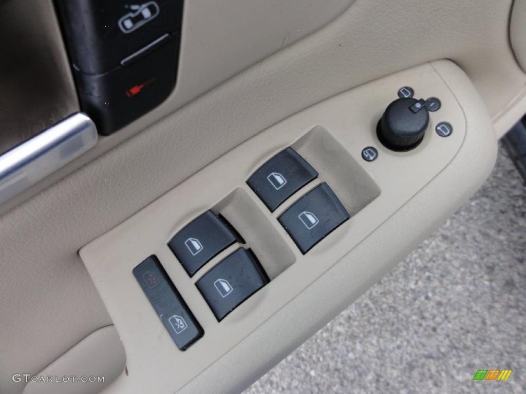 2004 Audi A4 3.0 quattro Sedan Controls Photo #46588596