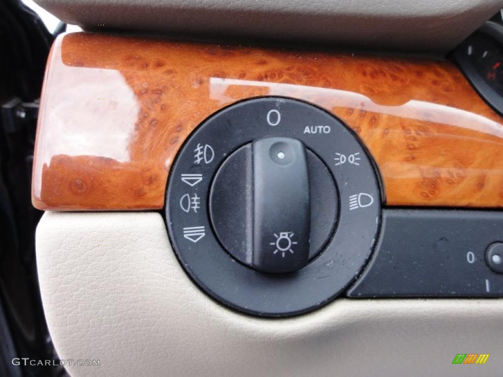 2004 Audi A4 3.0 quattro Sedan Controls Photo #46588953