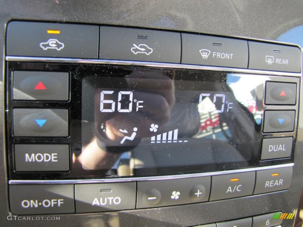 2011 Nissan Quest 3.5 SL Controls Photo #46589664