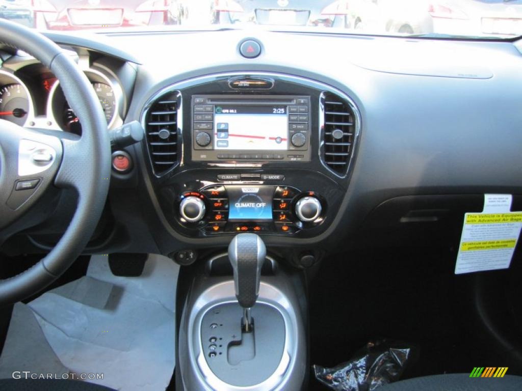 2011 Nissan Juke SV Black/Silver Trim Dashboard Photo #46590495