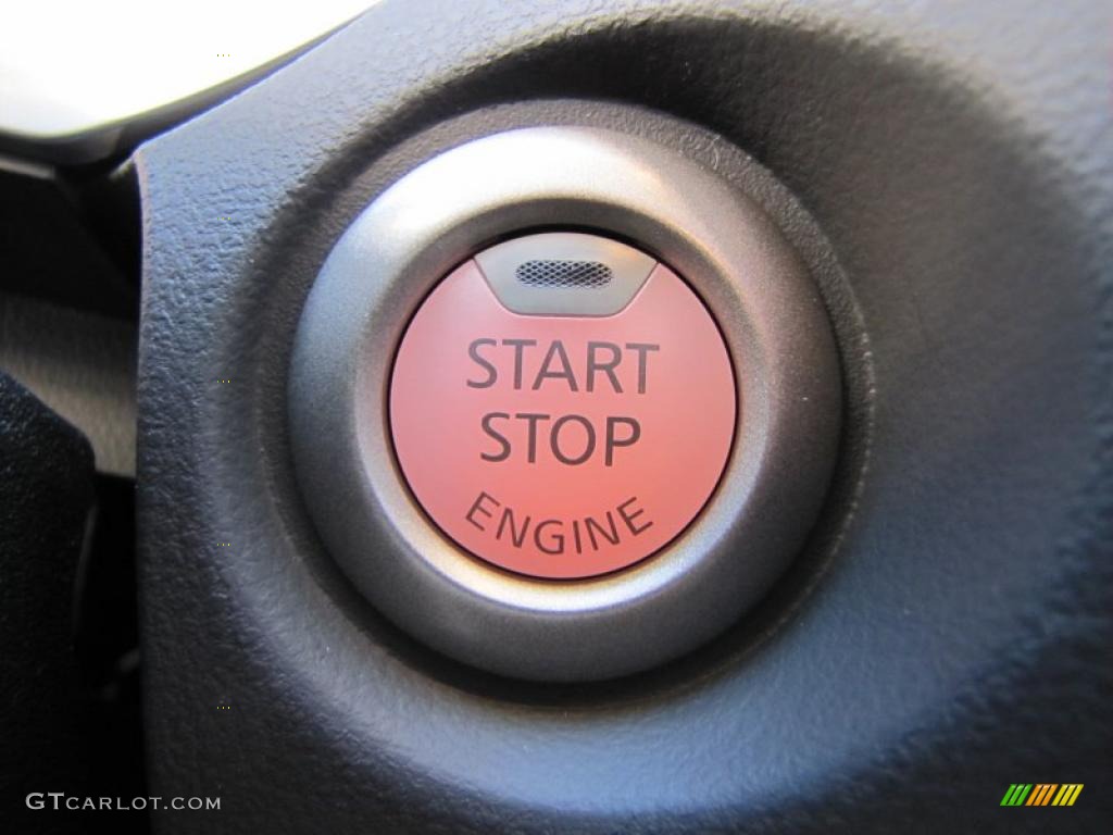 2011 Nissan Juke SV Controls Photo #46590570