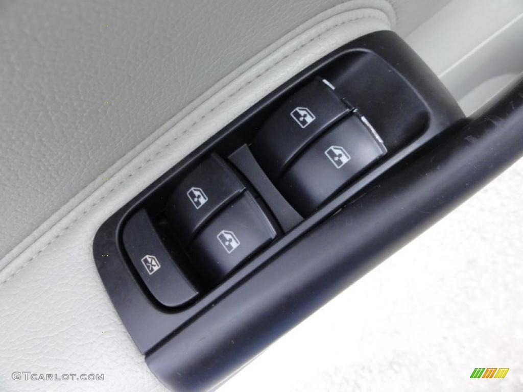 2006 Saab 9-3 Aero Sport Sedan Controls Photo #46591163