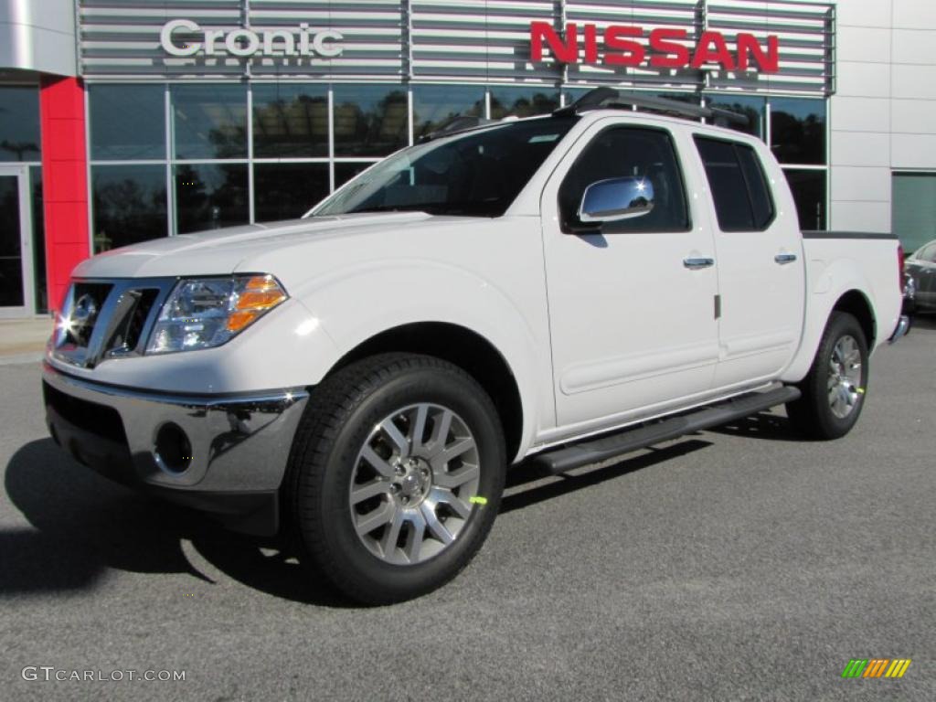 2011 Frontier SL Crew Cab - Avalanche White / Beige photo #1