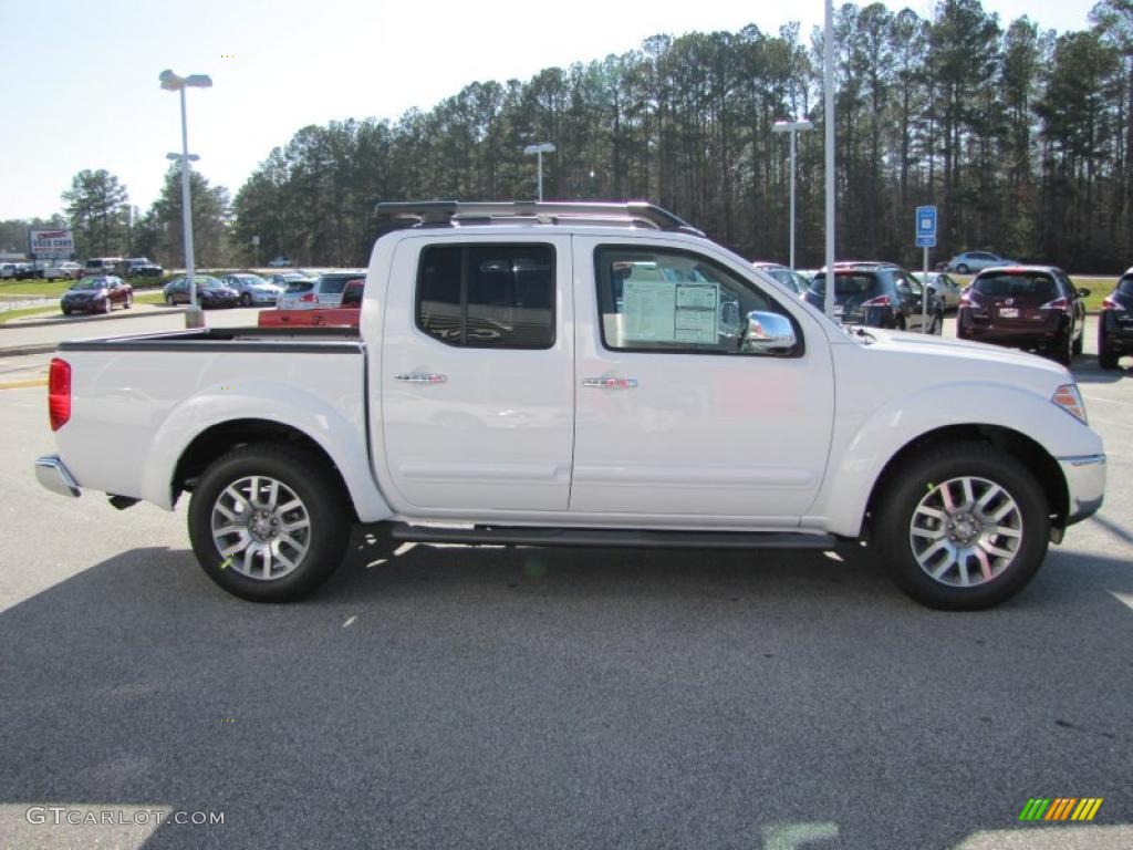Avalanche White 2011 Nissan Frontier SL Crew Cab Exterior Photo #46592189