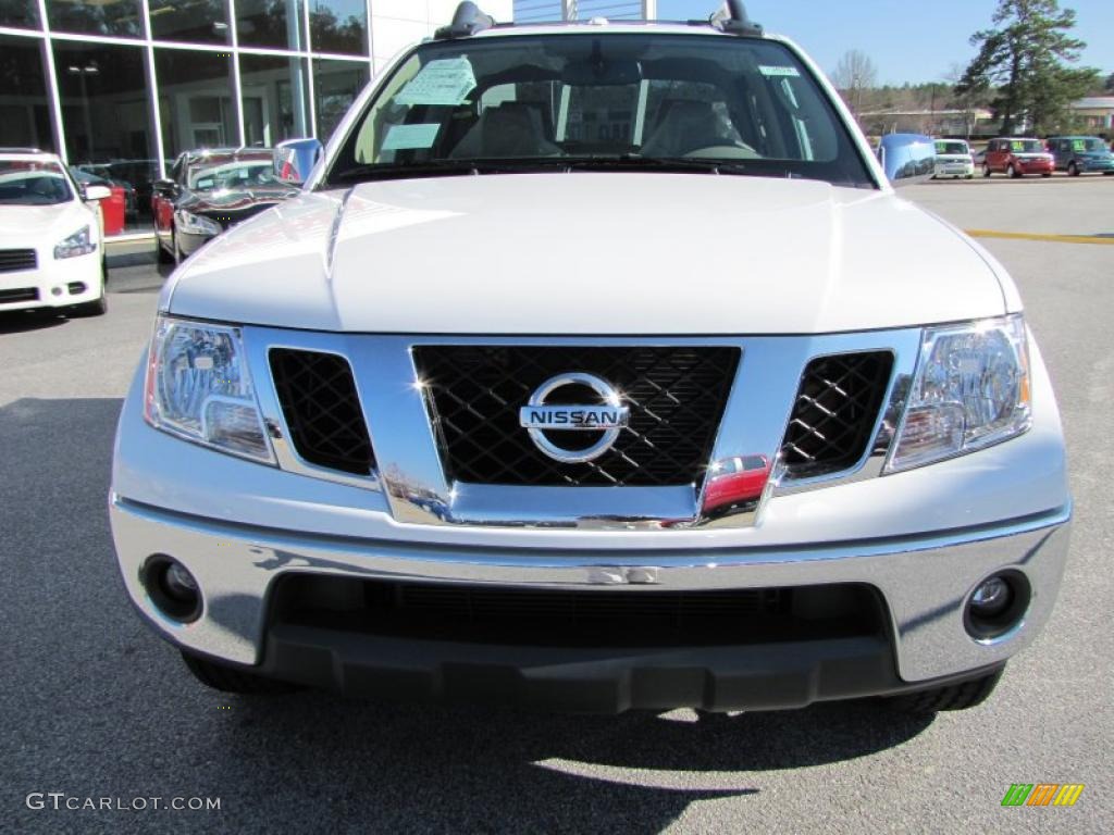 Avalanche White 2011 Nissan Frontier SL Crew Cab Exterior Photo #46592210
