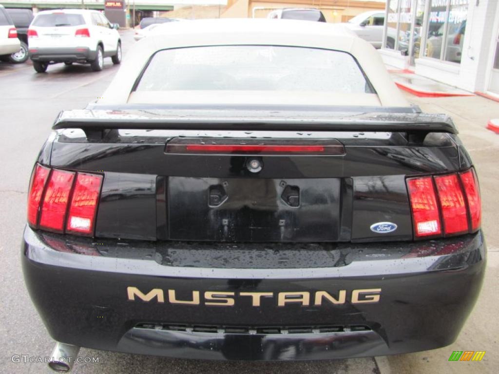 2003 Mustang V6 Convertible - Black / Medium Parchment photo #12