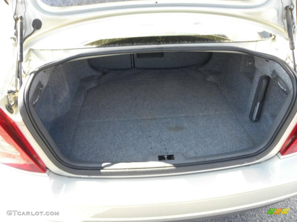 2003 Volvo S80 2.9 Trunk Photos