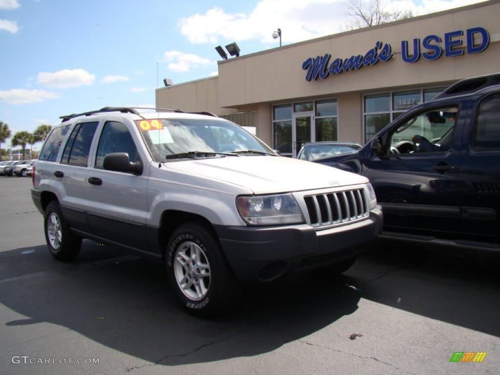 2004 Grand Cherokee Laredo - Bright Silver Metallic / Taupe photo #2