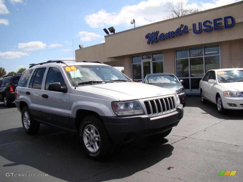 2004 Grand Cherokee Laredo - Bright Silver Metallic / Taupe photo #3
