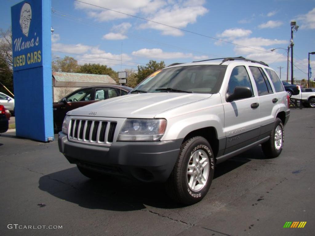 2004 Grand Cherokee Laredo - Bright Silver Metallic / Taupe photo #5