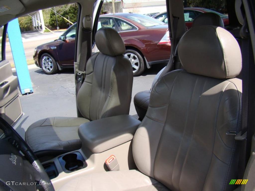 2004 Grand Cherokee Laredo - Bright Silver Metallic / Taupe photo #12