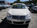 Campanella White - Jetta SE Sedan Photo No. 8