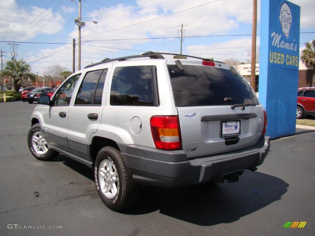 2004 Grand Cherokee Laredo - Bright Silver Metallic / Taupe photo #35