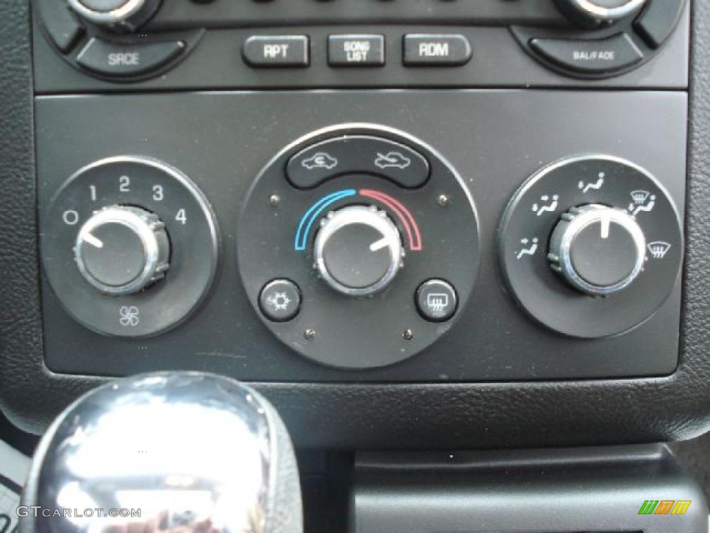 2006 Pontiac G6 V6 Sedan Controls Photo #46598267