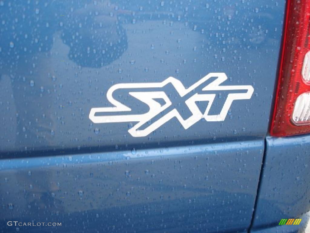 2003 Dodge Dakota SXT Club Cab Marks and Logos Photos