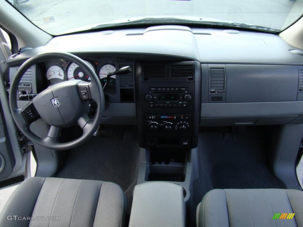 2006 Durango SXT - Bright Silver Metallic / Dark Slate Gray/Light Slate Gray photo #17