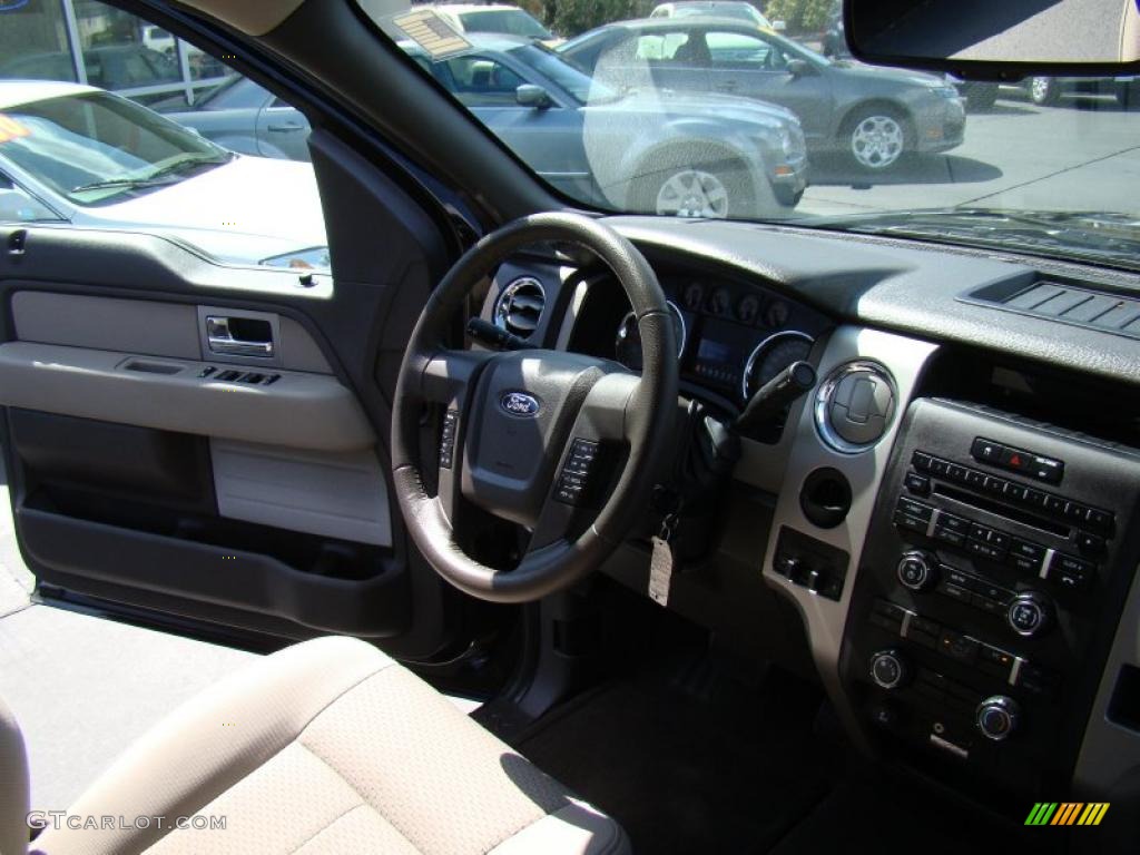 2010 F150 XLT SuperCab - Tuxedo Black / Medium Stone photo #18